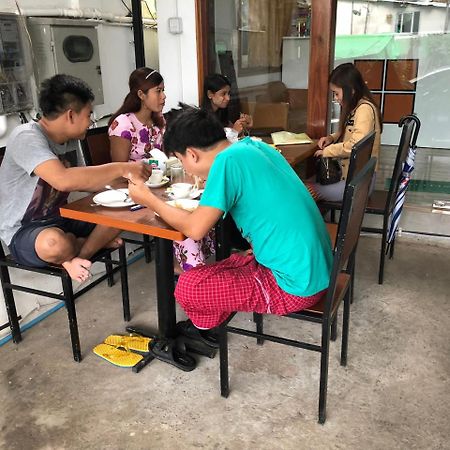 The Lodge Yangon Poshtel Zewnętrze zdjęcie