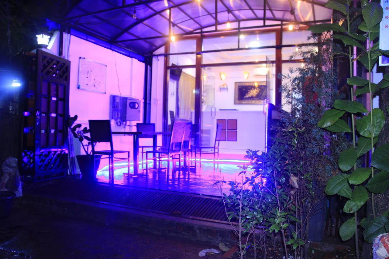 The Lodge Yangon Poshtel Zewnętrze zdjęcie