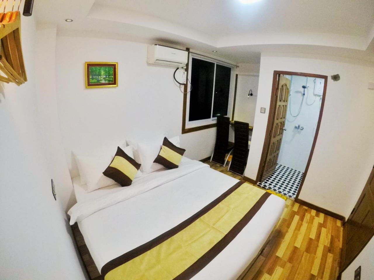 The Lodge Yangon Poshtel Zewnętrze zdjęcie