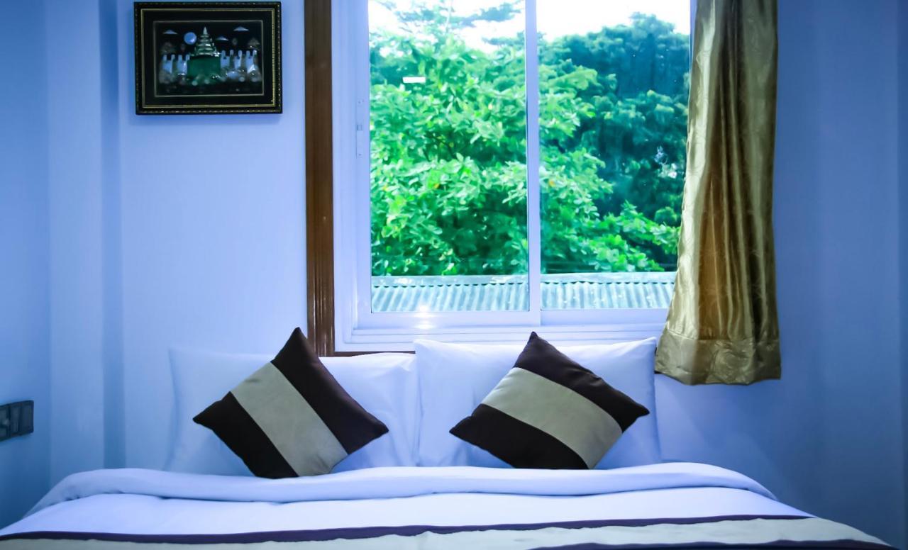 The Lodge Yangon Poshtel Zewnętrze zdjęcie