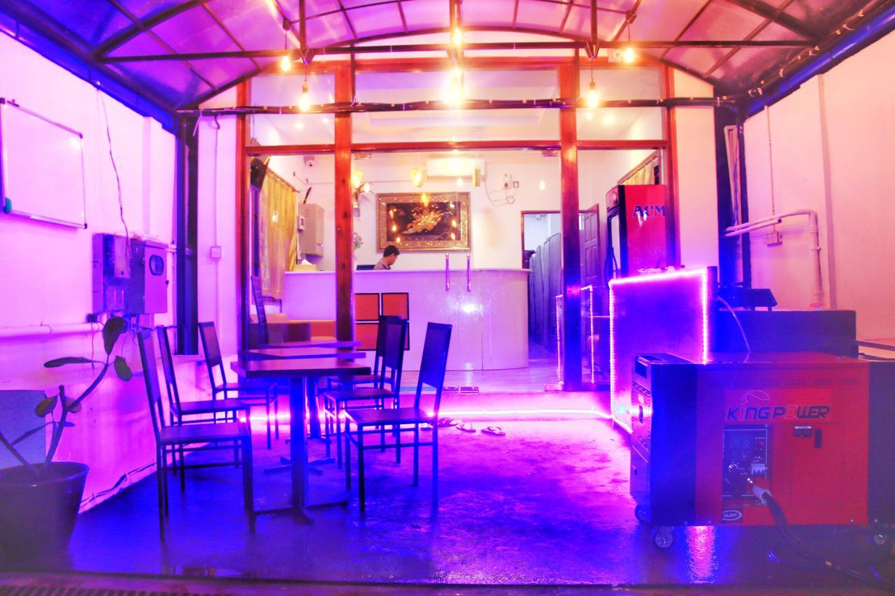 The Lodge Yangon Poshtel Zewnętrze zdjęcie