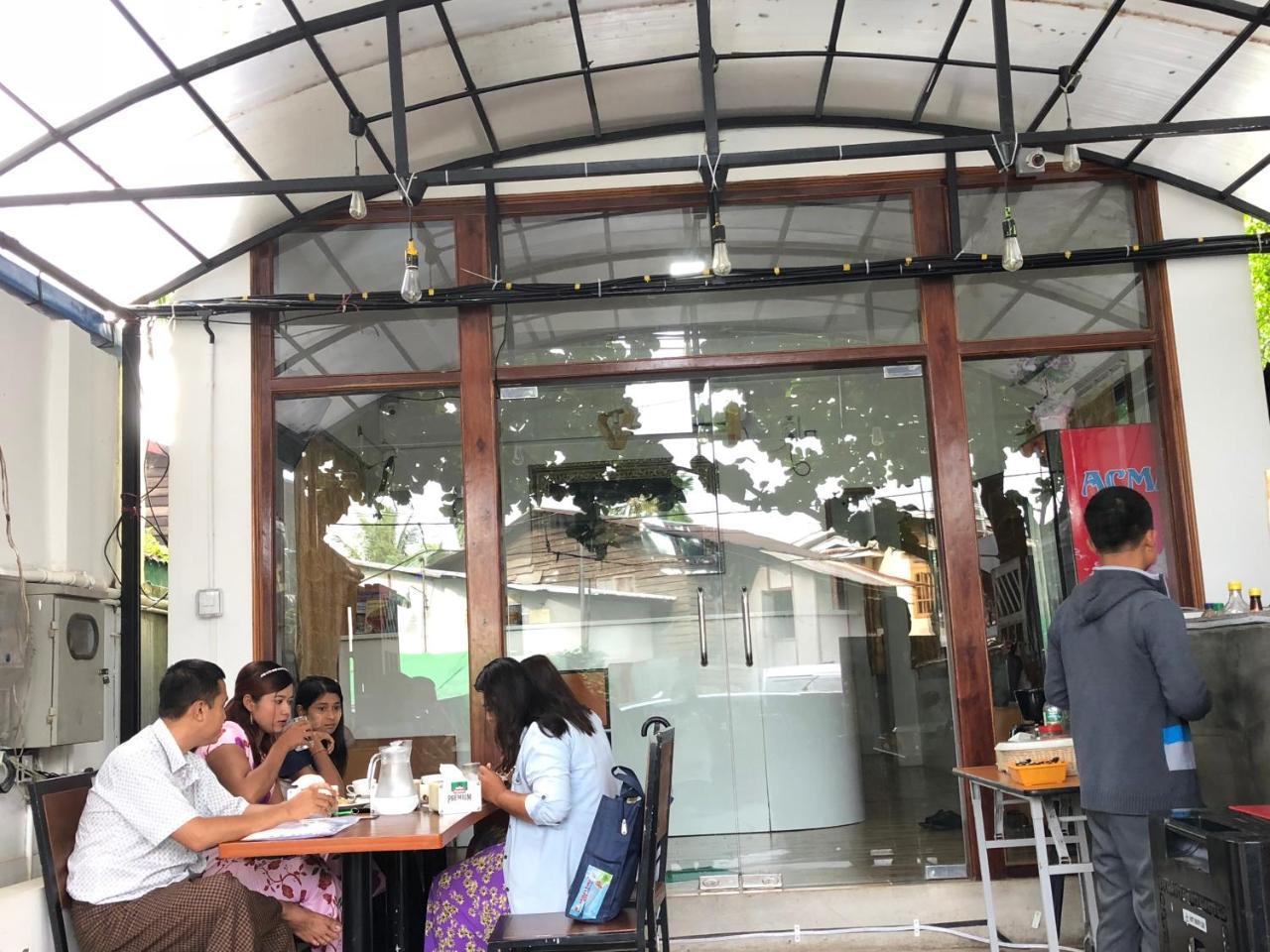 The Lodge Yangon Poshtel Zewnętrze zdjęcie