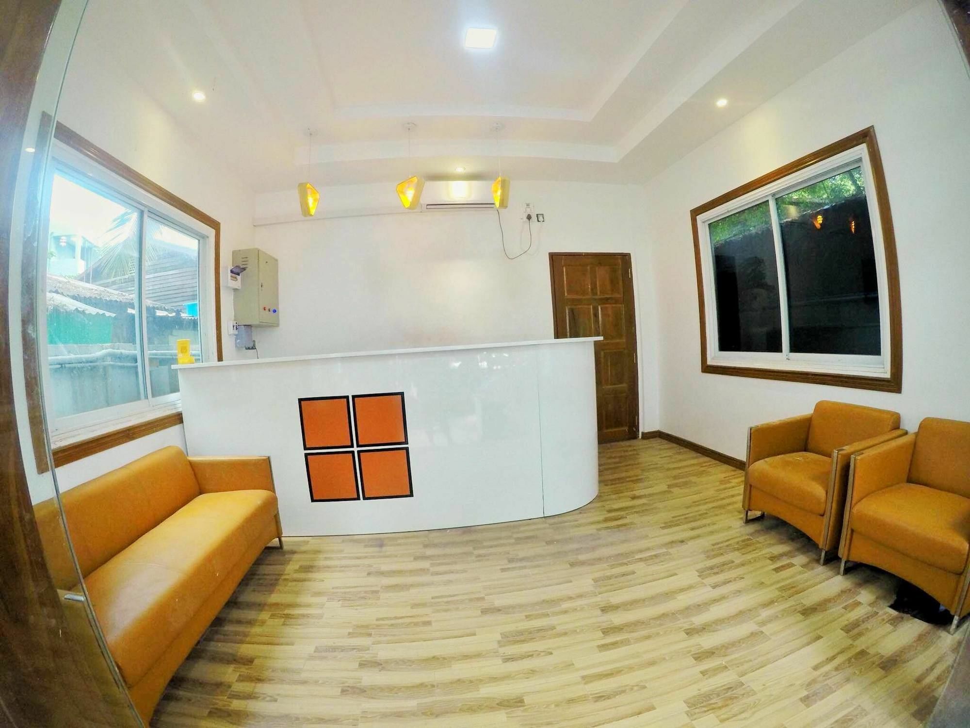 The Lodge Yangon Poshtel Zewnętrze zdjęcie