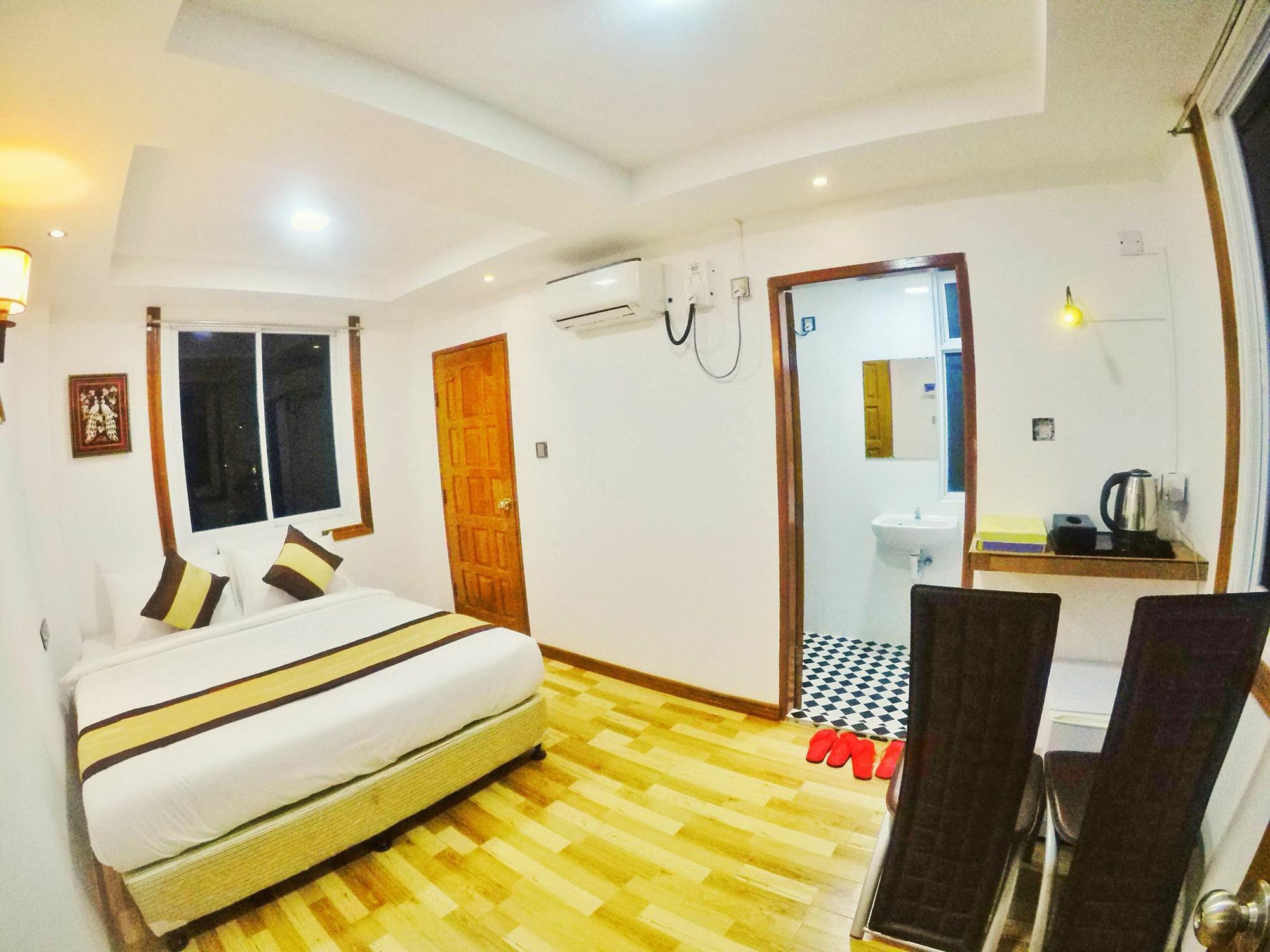The Lodge Yangon Poshtel Zewnętrze zdjęcie