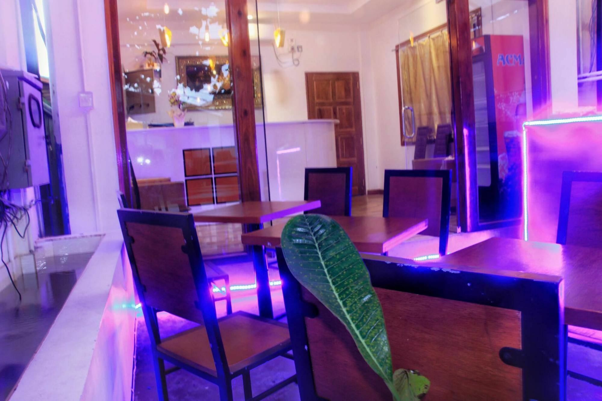 The Lodge Yangon Poshtel Zewnętrze zdjęcie